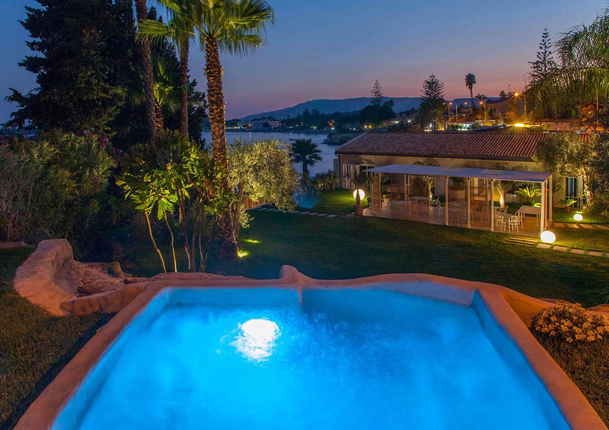 Calapetra Resort Fontane Bianche Bagian luar foto